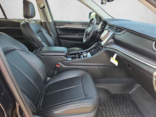 Certified 2023 Jeep Grand Cherokee Limited w/ Luxury Tech Group II AWD/4WD image 27