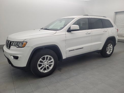 Used 2018 Jeep Grand Cherokee Laredo image 2