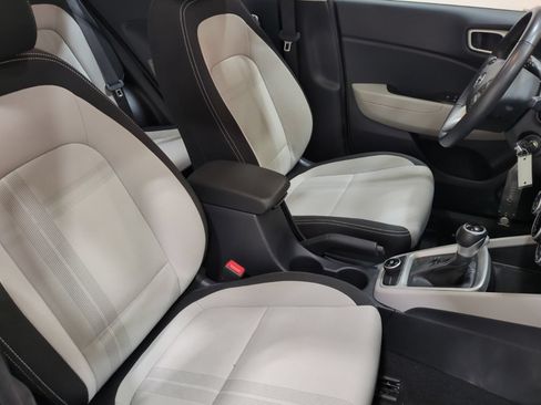 Certified 2023 Hyundai Venue SEL FWD image 10