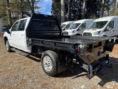 Used 2024 Chevrolet Silverado 2500 LT w/ Convenience Package image 4