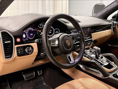 Used 2023 Porsche Cayenne Turbo S image 7