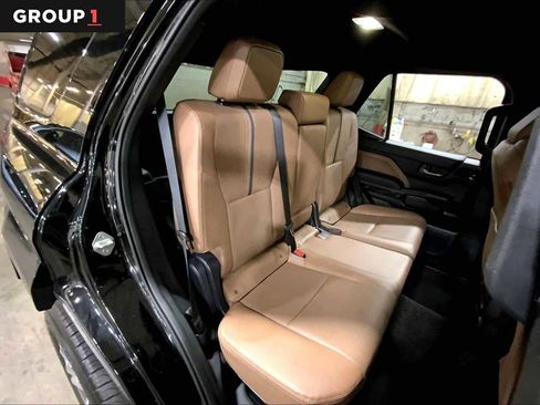 Used 2025 Toyota 4Runner Limited AWD/4WD image 20