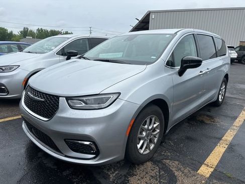 Certified 2024 Chrysler Pacifica Touring-L FWD image 15