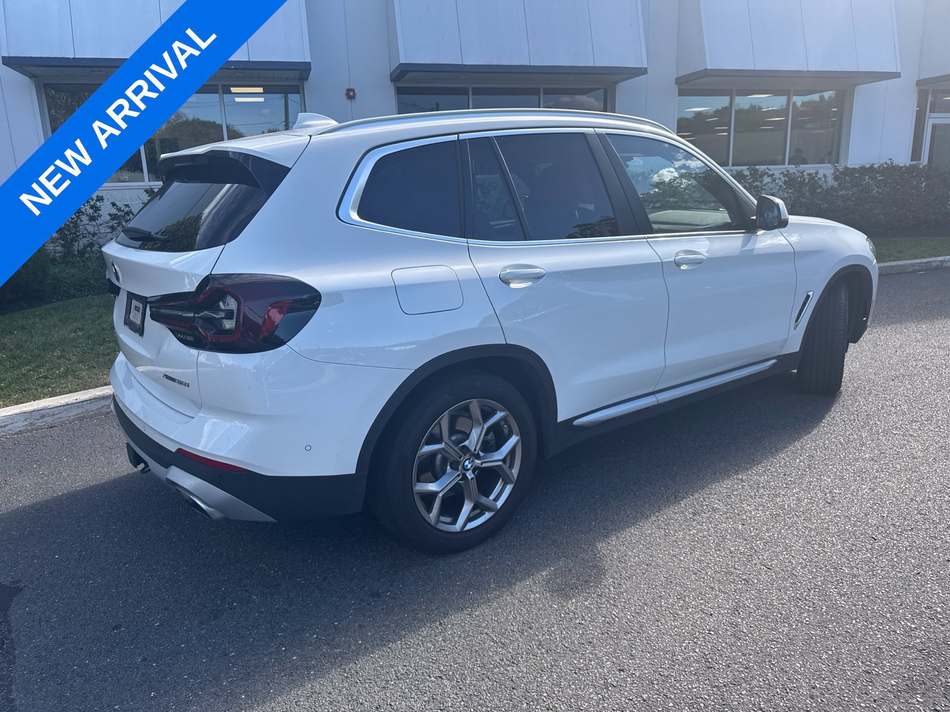 Used 2024 BMW X3 xDrive30i w/ Premium Package w/ZPA AWD/4WD image 2