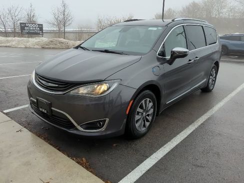Used 2019 Chrysler Pacifica Limited w/ Advanced Safetytec Group image 1