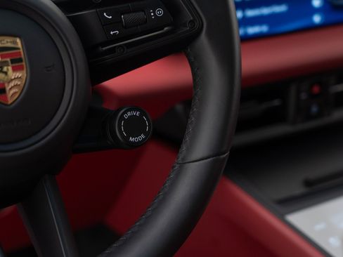 Certified 2025 Porsche Macan Electric RWD image 28