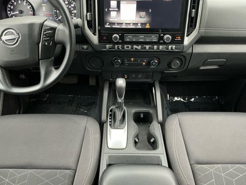 Used 2025 Nissan Frontier SV image 10