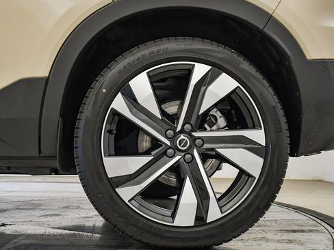 Certified 2025 Volvo XC40 B5 Ultra w/ Climate Package image 10