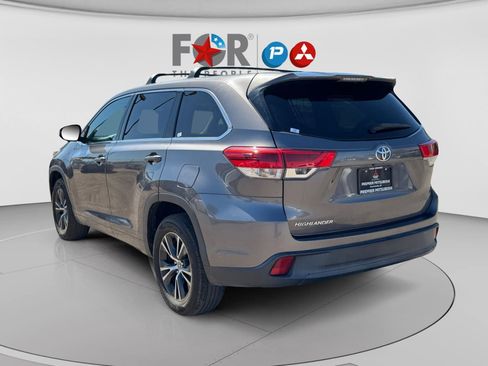 Used 2018 Toyota Highlander LE FWD image 24