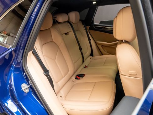 Certified 2026 Porsche Macan AWD/4WD image 39