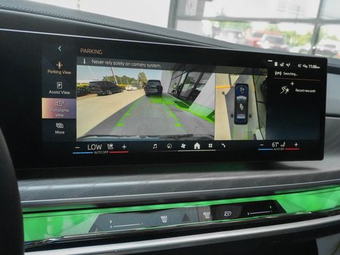 Certified 2023 BMW i7 xDrive60 AWD/4WD image 23