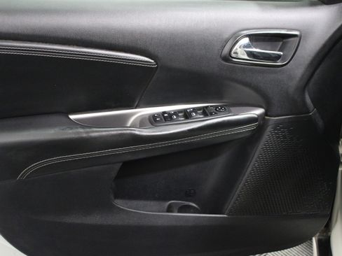 Used 2020 Dodge Journey Crossroad FWD image 3