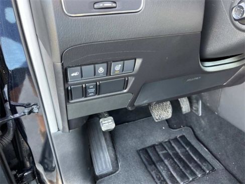 Used 2024 Nissan Armada SL w/ Captain's Chairs Package image 33