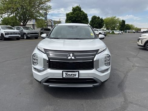 Used 2025 Mitsubishi Outlander SE AWD/4WD image 2