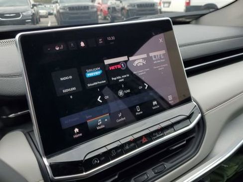 Certified 2024 Jeep Compass Limited image 12