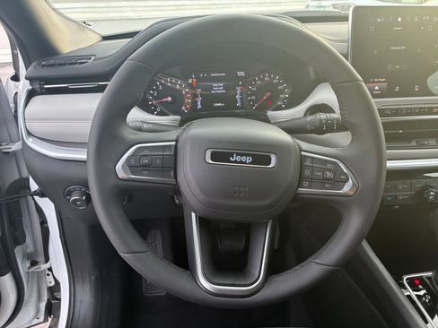 Used 2025 Jeep Compass Limited image 29