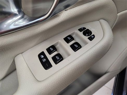 Used 2021 Volvo XC90 T6 Momentum w/ Advanced Package image 23