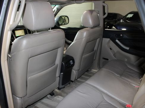 Used 2004 Toyota 4Runner Limited w/ Preferred Accessory Pkg RWD image 23