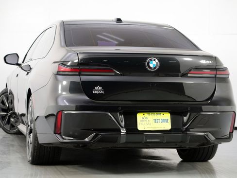 Used 2023 BMW 740i w/ Parking Assistance Package image 5