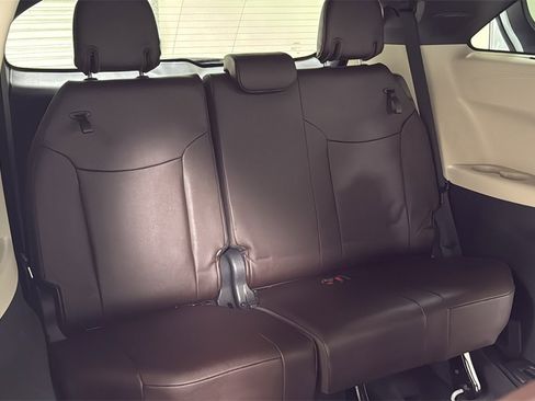 Certified 2023 Toyota Sienna Platinum image 17
