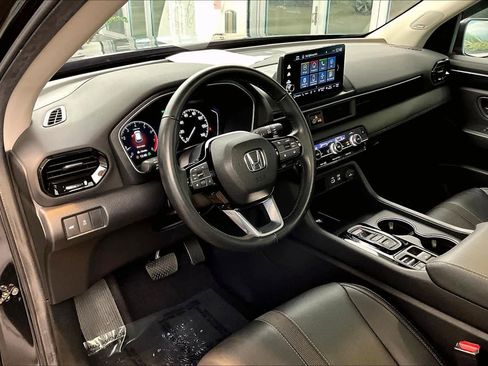 Used 2024 Honda Pilot Touring image 32