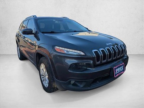 Used 2015 Jeep Cherokee Latitude w/ Comfort/Convenience Group AWD/4WD image 3