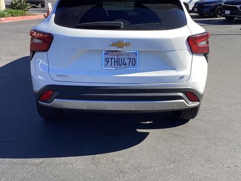 Used 2025 Chevrolet Trax LT w/ LT Convenience Package image 8