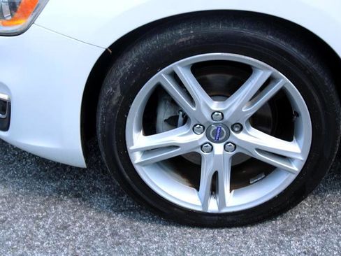 Used 2017 Volvo V60 T5 Premier w/ Convenience Package image 24