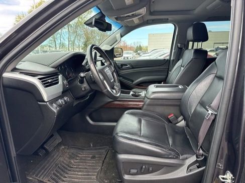Used 2017 GMC Yukon XL SLT w/ Premium Edition AWD/4WD image 5