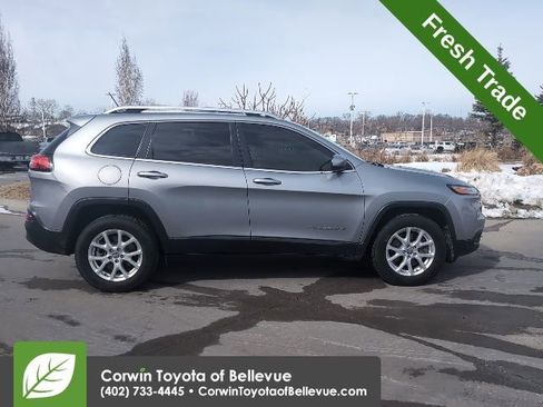 Used 2016 Jeep Cherokee Latitude w/ Cold Weather Group image 2