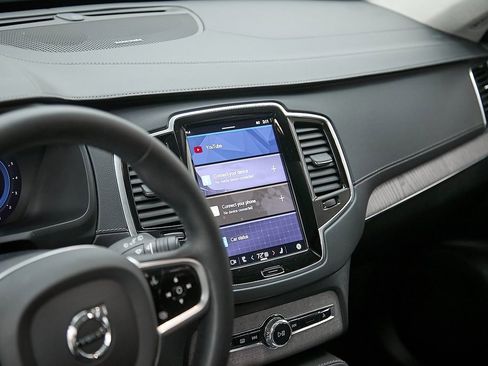 Certified 2023 Volvo XC90 B6 Ultimate w/ Lounge Package image 14