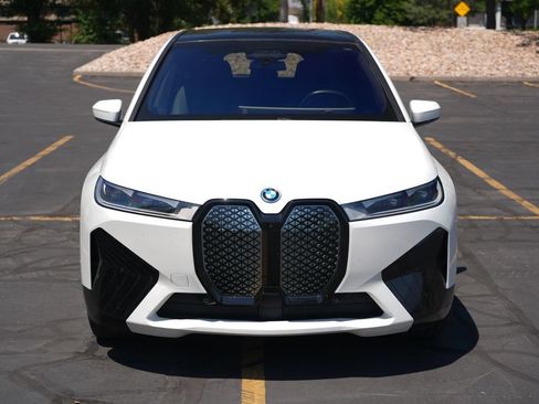 Used 2024 BMW iX xDrive50 w/ Sport Package AWD/4WD image 8