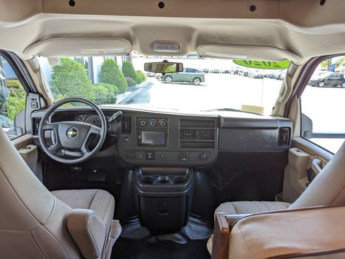 Used 2019 Chevrolet Express 4500 w/ RV Package RWD image 32