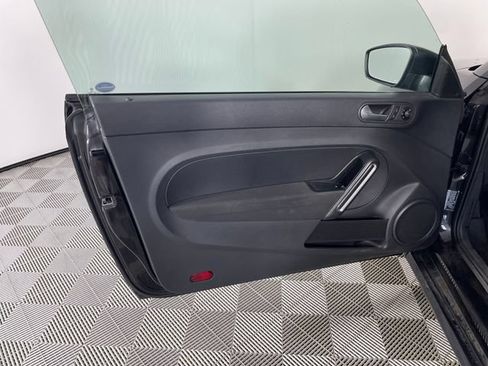 Used 2018 Volkswagen Beetle 2.0T FWD image 11