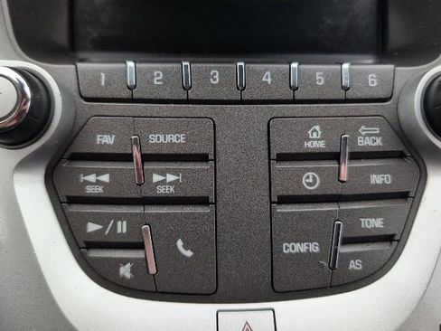 Used 2017 Chevrolet Equinox LT image 18