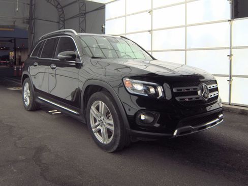 Used 2023 Mercedes-Benz GLB 250 w/ Premium Package image 4