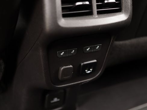 Used 2018 Chevrolet Equinox Premier image 30