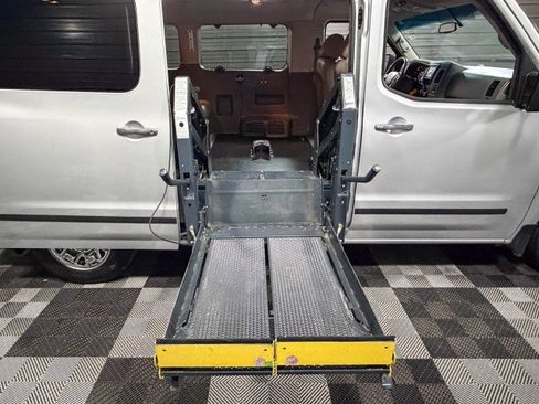 Used 2019 Nissan NV 3500 SL image 12