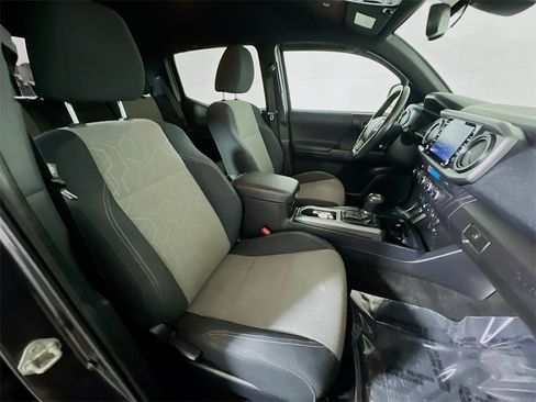 Certified 2022 Toyota Tacoma TRD Off-Road image 25