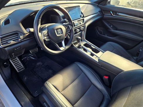 Used 2018 Honda Accord Sport image 9