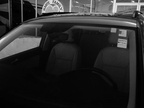 Certified 2021 Volkswagen Tiguan SE w/ Panoramic Sunroof Package image 93