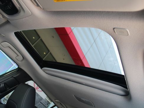 Used 2026 Toyota Corolla Cross XLE w/ Convenience Package FWD image 14