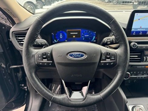Used 2020 Ford Escape Titanium image 21