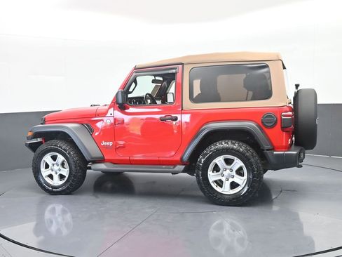 Used 2019 Jeep Wrangler Sport AWD/4WD image 3