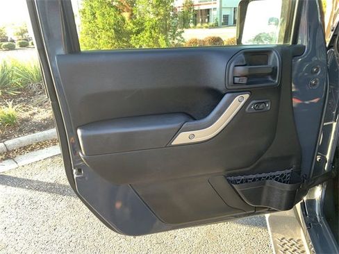 Used 2017 Jeep Wrangler Unlimited Sahara w/ Connectivity Group image 17