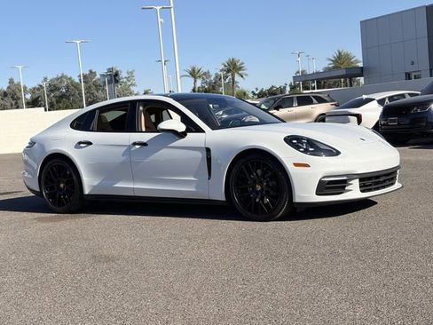Used 2018 Porsche Panamera 4 image 4