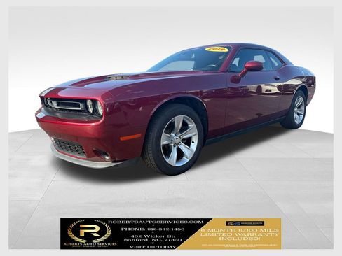 Used 2018 Dodge Challenger SXT RWD image 1