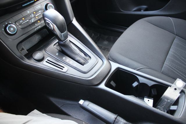 Used 2018 Ford Focus SE FWD image 8