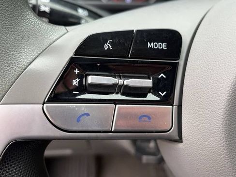 Used 2023 Hyundai Elantra SEL FWD image 6
