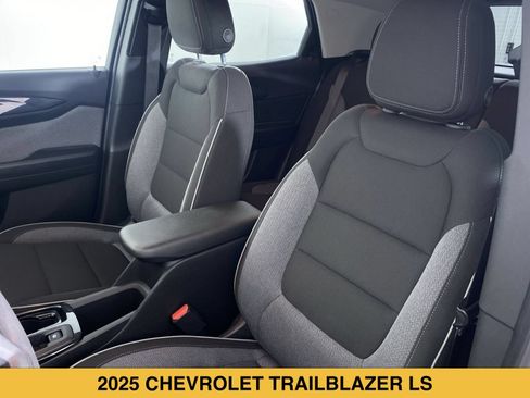 Used 2025 Chevrolet TrailBlazer LS w/ LS Convenience Package AWD/4WD image 10